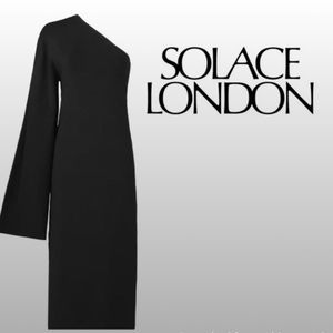 Solace London | Black Aiyana one sleeve Arm midi dress  over the hand sleeve 🤍